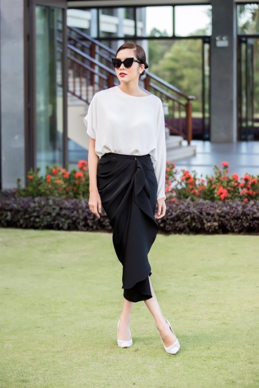 Tăng Thanh Hà diện váy trắng đen lọt top mặc đẹp
