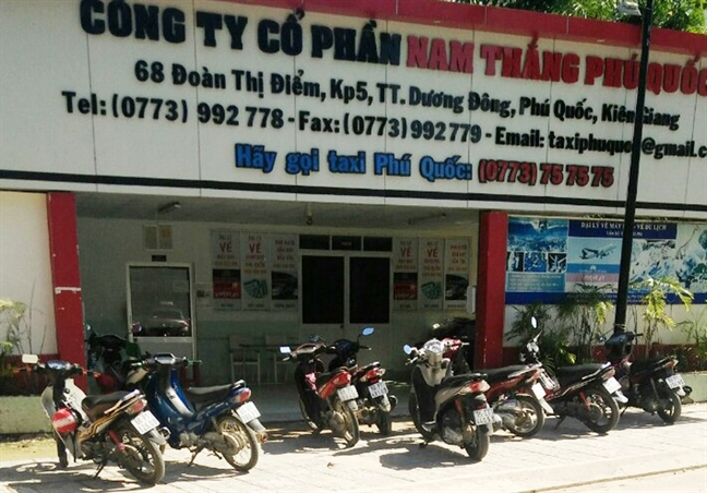 Pho giam doc hang taxi o Phu Quoc tran tinh ly do no sung 'canh cao' nguoi khac