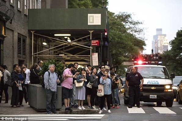 Giao thong New York dinh tre vi hoang hon Manhattanhenge