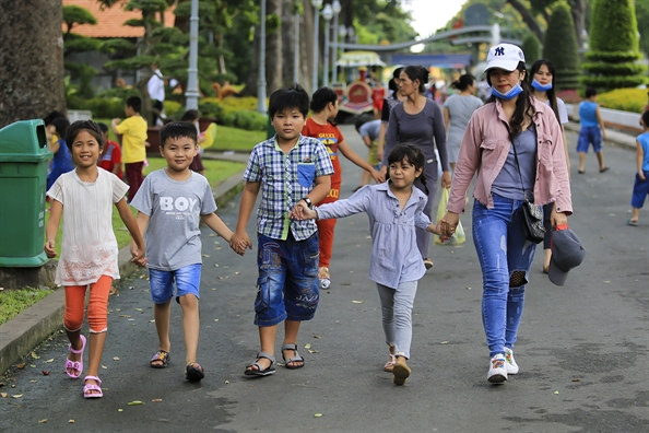 Bat chap nang nong, Thao Cam Vien Sai Gon van dong nghit khach ngay Quoc te thieu nhi