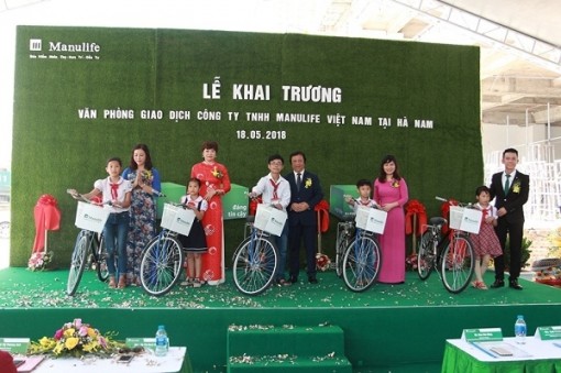 Manulife Việt Nam mở rộng văn phòng từ Nam ra Bắc