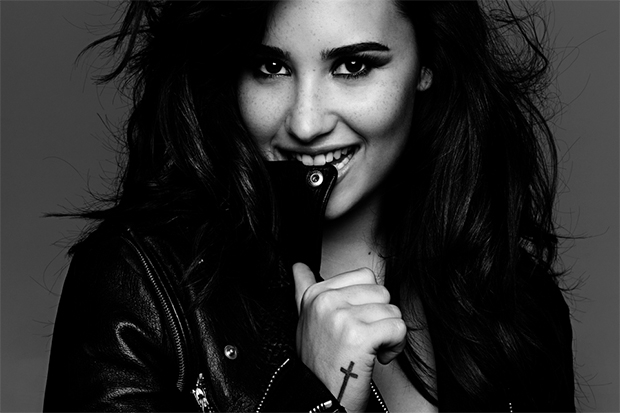Demi Lovato: Nuoc mat roi tren chang duong den hao quang