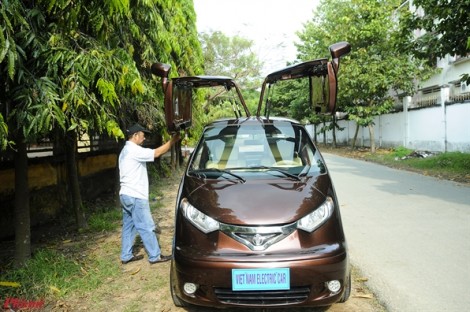 Nông dân Việt phát minh ô tô điện chạy 100km chỉ tốn 20.000 đồng tiền điện