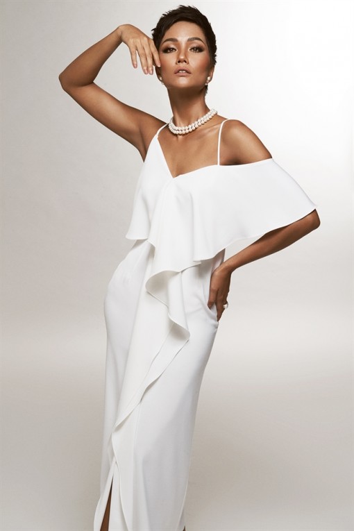 Hoa hậu H’Hen Niê gợi ý 7 mẫu đầm đen, trắng thanh lịch cho quý cô cá tính