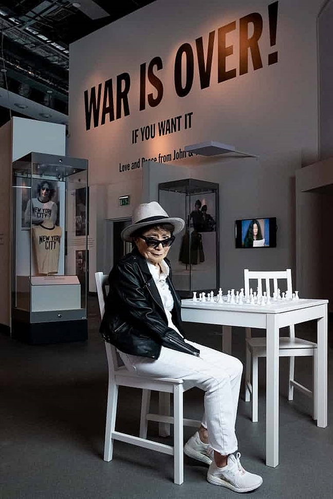 Yoko Ono ve lai co huong cua John Lennon de ke tiep chuyen tinh