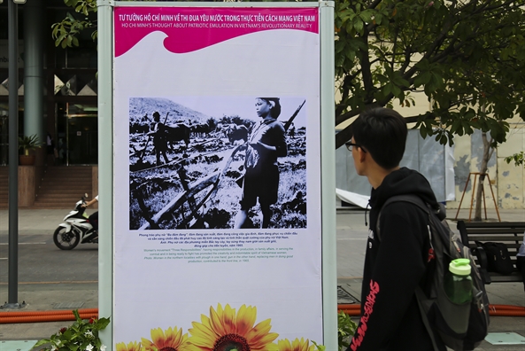 Khai mac trien lam 70 nam ngay chu tich Ho Chi Minh ra loi keu goi thi dua ai quoc