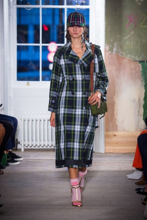 Họa tiết checkered - tuyên ngôn thời trang của quý cô hiện đại