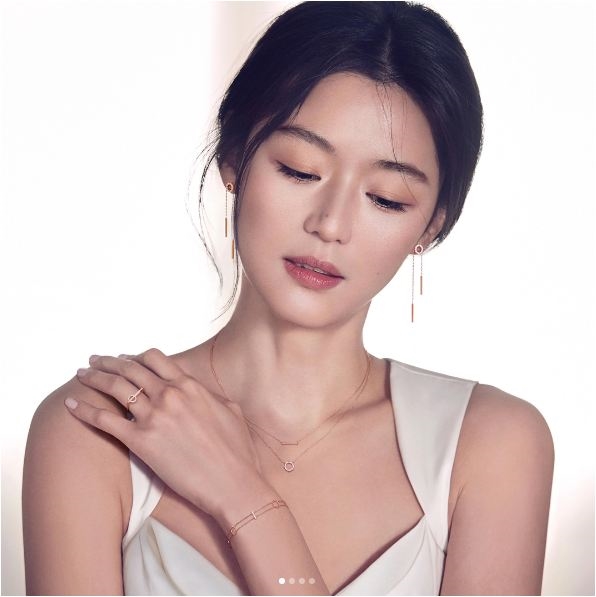 'Mo chanh' Jun Ji Hyun xu Han tai xuat ca tinh sau sinh con thu hai