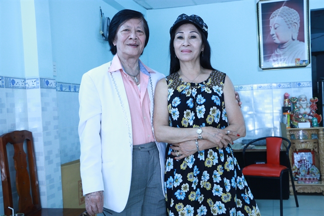 Nghe si cai luong Minh Canh: 'Cuoc song xu nguoi, doi luc co don lam'