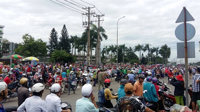 Cong an TP.HCM bat 3 doi tuong gia cong an tham gia gay roi