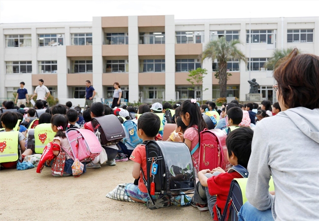 Dong dat manh vao gio cao diem dau tuan, nguoi Nhat trat tu mot cach la ky