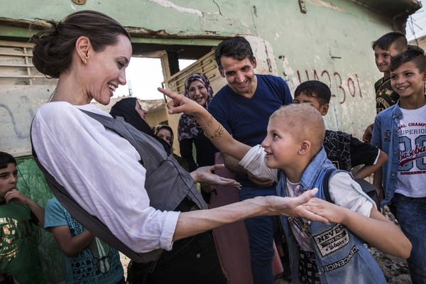 Sau thoa thuan voi Angelina Jolie, Brad Pitt hanh phuc ben con