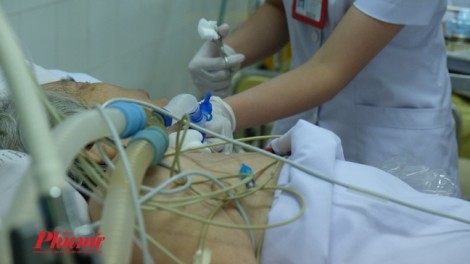 Bác sĩ Sài Gòn phối hợp 'mổ bắt con' cho thai phụ nhiễm cúm A/H1N1