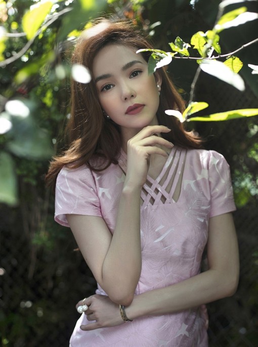 Minh Hằng đẹp dịu dàng trong bộ ảnh đón tuổi mới