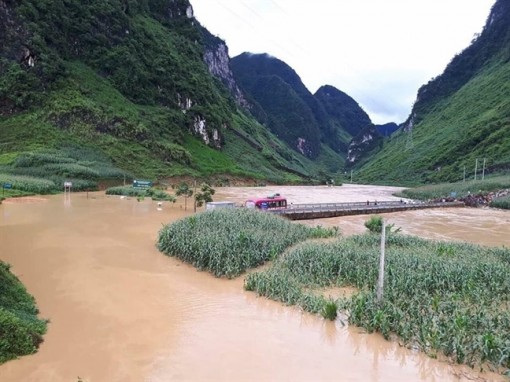 Lũ quét chẳng phải tại trời!