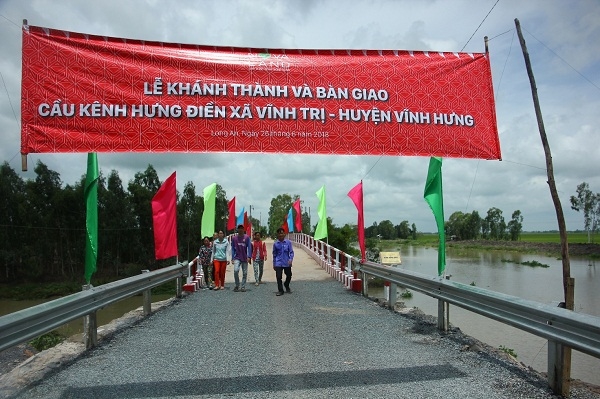 Nhip cau noi nhung niem vui cho nguoi dan xa Vinh Tri, Long An