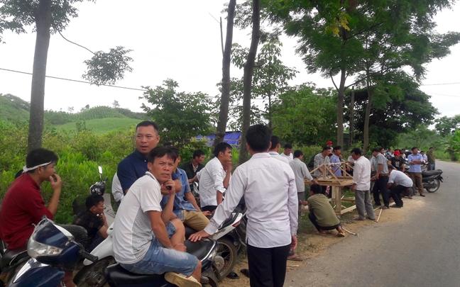 Tieng khoc ai oan cua nhung dua tre mo coi trong vu 4 nguoi bi dien giat chet