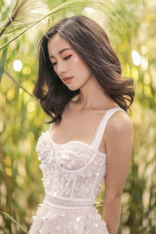 Jun Vũ gợi ý 6 mẫu đầm điệu đà giúp nàng khoe vòng eo 56