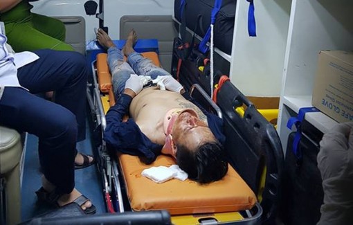 Sau trận Argentina - Nigeria, một thanh niên nghi ngã lầu chấn thương sọ não