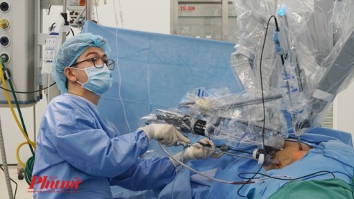 Lần đầu tiên Việt Nam dùng robot mổ lấy thận từ người hiến
