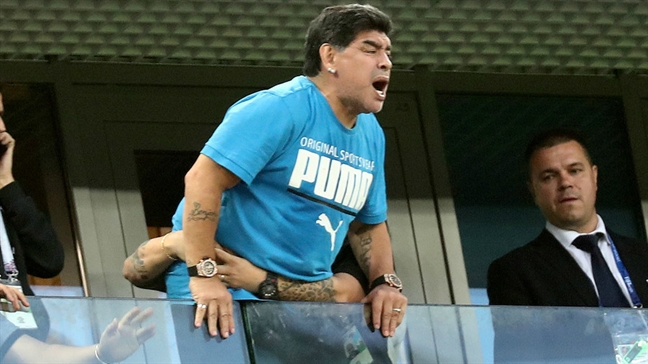 Sau tin don 'da chet', ‘cau be Vang’ Maradona bat ngo song day doi kien nguoi tung tin don