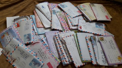 Hơn trăm lá thư tay hệt như thời 'ông bà anh' của đôi vợ chồng yêu xa