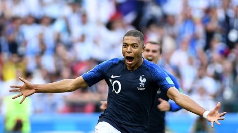 Kylian Mbappe: Viên ngọc hiếm hoi 'hạ bệ' thần tượng và khước từ mọi cám dỗ