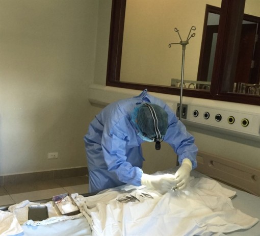 Trên giường bệnh, bé gái 12 tuổi khẽ nháy mắt đồng ý hiến giác mạc khi qua đời