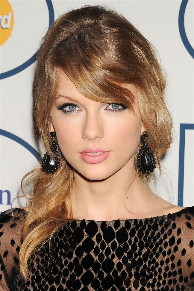 Kieu toc giup Taylor Swift khi lanh lung, luc quyen ru suot 12 nam qua