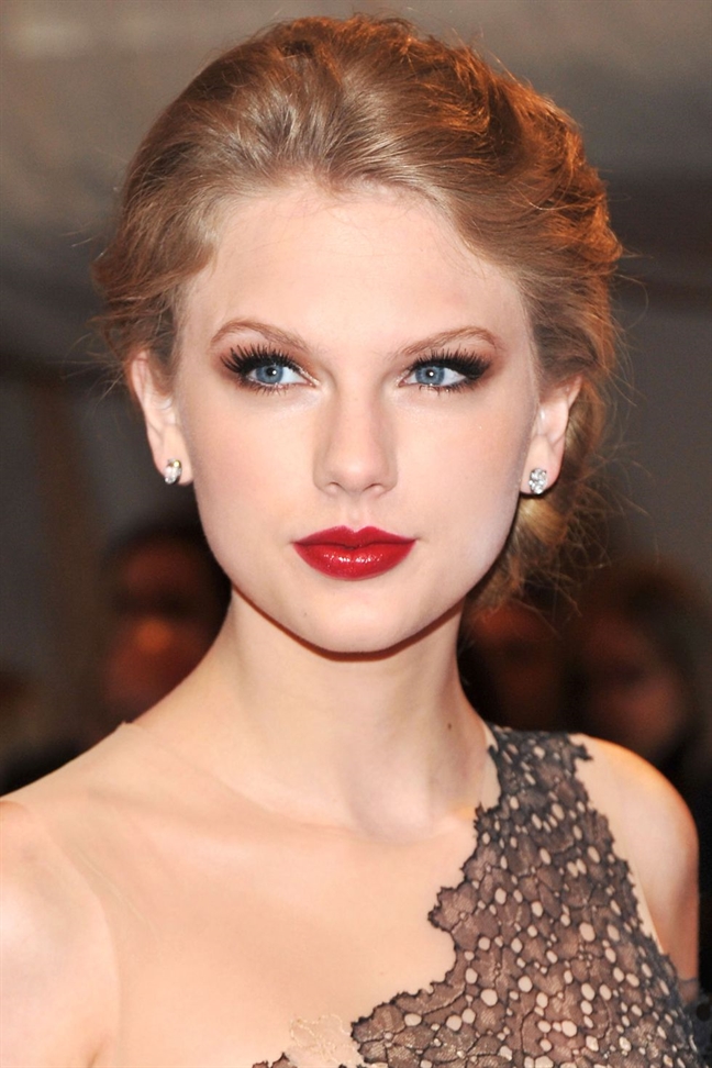 Kieu toc giup Taylor Swift khi lanh lung, luc quyen ru suot 12 nam qua