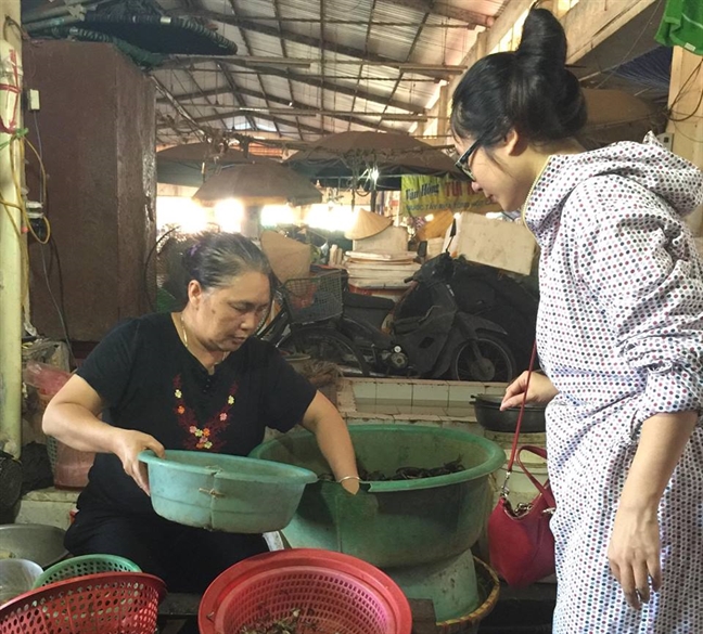 Ha Noi nang nong ky luc: Cua dong tang gia chong mat, khach dat tien van khong the mua