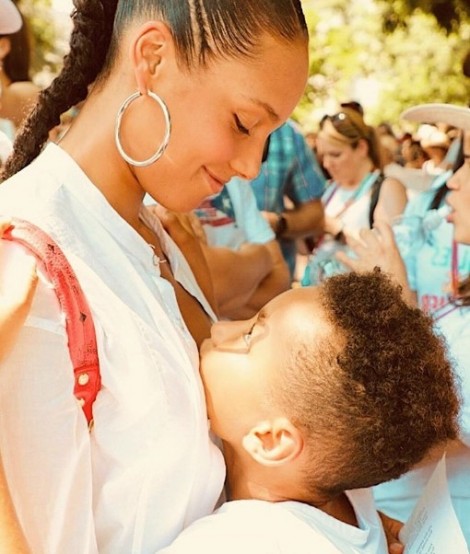 Con trai là sợi dây nối dài đam mê âm nhạc cho Alicia Keys