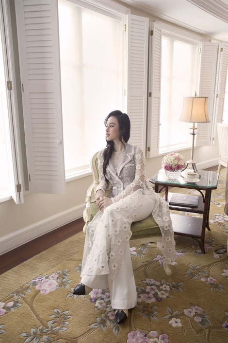 Angela Phương Trinh và 7 mẫu áo dài cho nàng yêu vẻ đẹp cổ điển