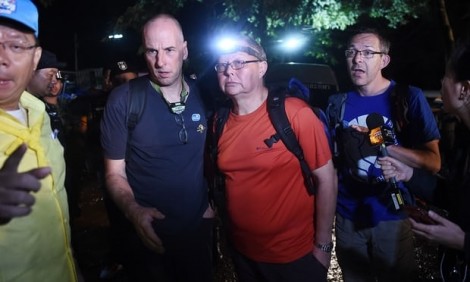 Hai người hùng đặc biệt giải cứu đội bóng Thái Lan mất tích trong hang