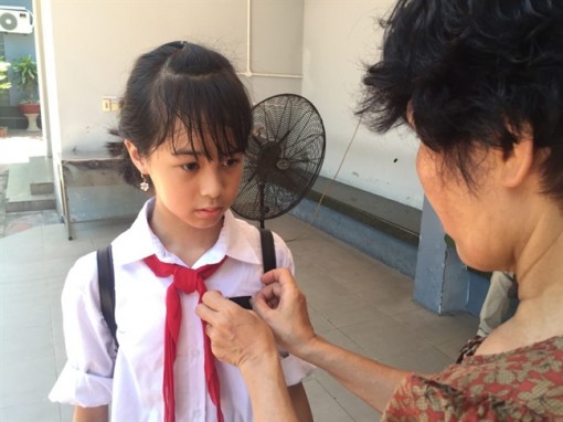 Bạn bè thẫn thờ, hụt hẫng tiễn đưa bé Vân Nhi về đất mẹ