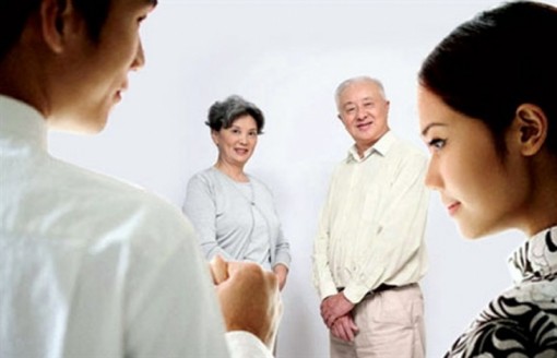 Có nên góp tiền xây nhà chung với ba mẹ chồng?