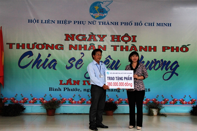 280 trieu dong duoc trao trong Ngay hoi 'Thuong nhan thanh pho chia se yeu thuong'