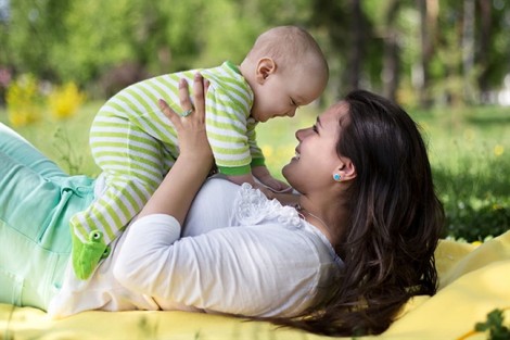 Các chị chồng vô tư 'đổ' đàn cháu vào tay, khiến tôi stress