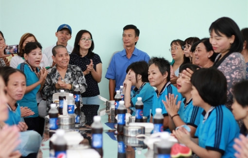 Bữa ăn đặc biệt của thương nhân 54 chợ dành cho người tâm thần cơ nhỡ
