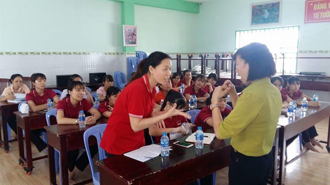 Q.12: Huong dan kỹ nang cho giáo vien và bảo mãu các truòng màm non tu thục