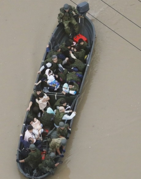 Mua lu bat thuong o Nhat Ban: Gan 100 nguoi thiet mang, hon 50 nguoi mat tich