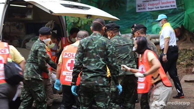 Dua 7 thanh vien doi bong Thai Lan ra ngoai, hoan thanh giai cuu nhom thu hai