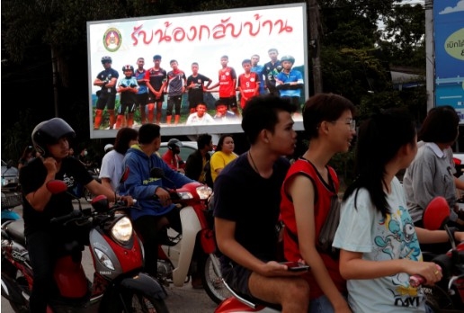 Giai cuu doi bong Thai Lan: 5 nguoi bi ket lai trong hang 'van khoe manh'