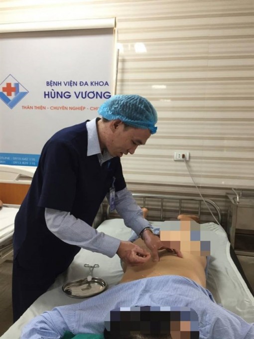 Ngã ngồi từ giường xuống đất, một phụ nữ bị liệt chân