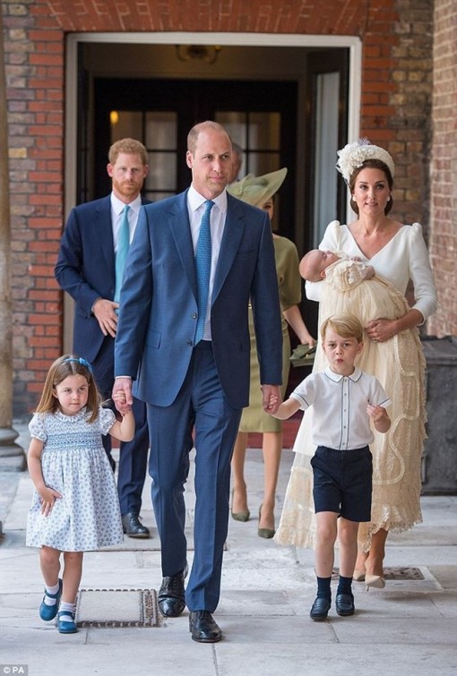 Công nương Kate Middleton lấy lại vóc dáng thon gọn chỉ sau 2 tháng sinh hoàng tử