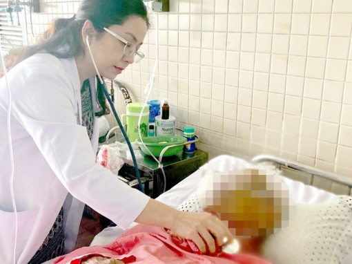 Ăn hạt mít, bánh ít, cụ ông cụ bà bị nghẹn ngưng thở