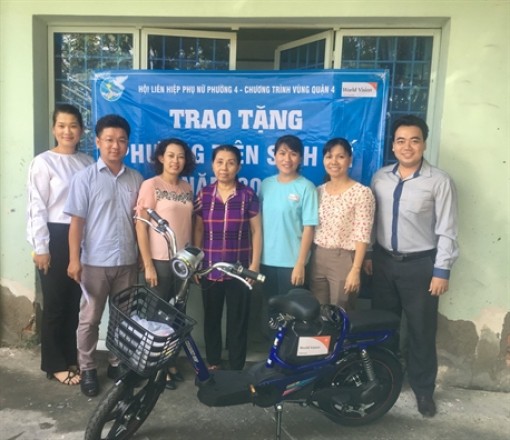 Trao phương tiện sinh kế cho phụ nữ nghèo quận 4