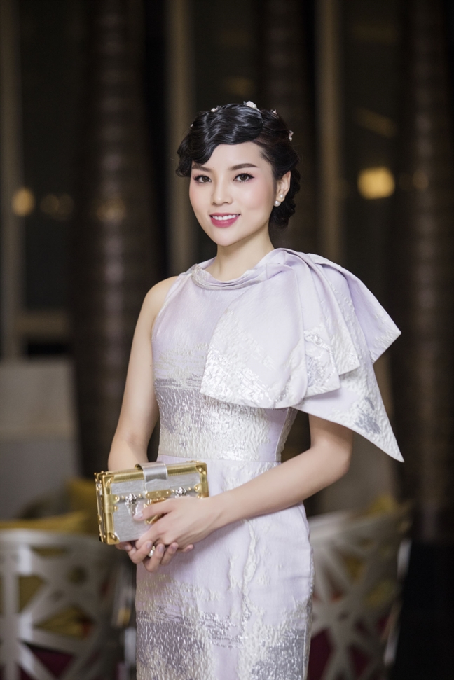 Nhung 'soi day thun' trong showbiz Viet