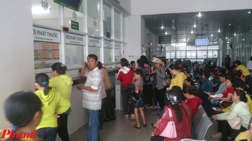 Bệnh viện 'khó thở'  khi bị siết... siêu âm