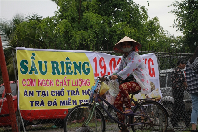 Nguoi ban sau rieng 'an qua tra hot' gia sieu re o Ben Tre noi gi?